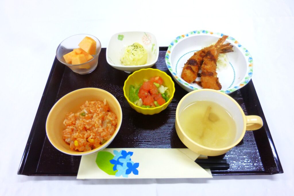 令和7年6月　行事食『エビフライ！』