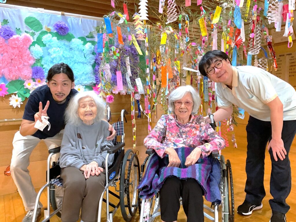 令和７年　7/7　七夕飾りと記念撮影