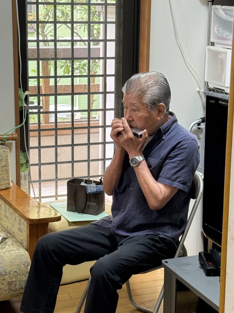 ハーモニカのボランティアさん♫